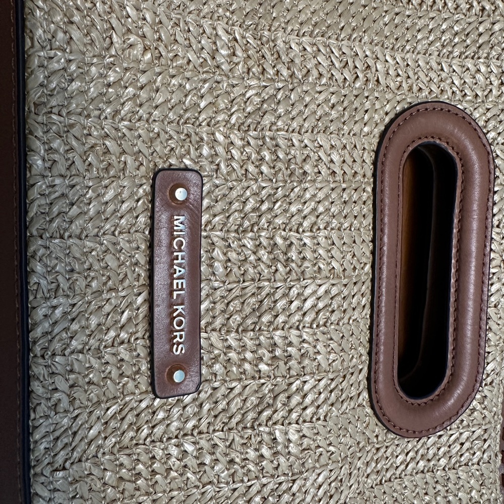 MICHAEL Michael Kors Cream and Brown Shoulder Bag with Smooth Leather Finish